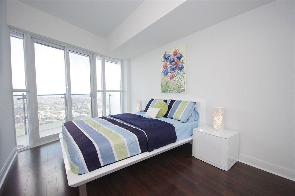 Downtown Mississauga Executive Suites Sq1 Eksteriør bilde